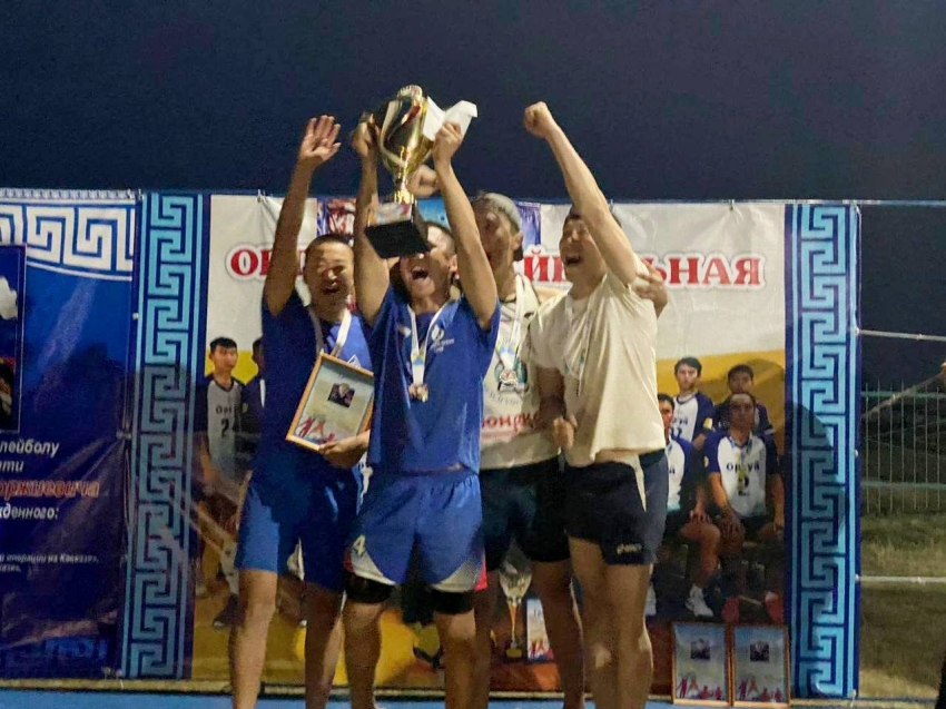 ​Волейбольная команда села Токчин стала победителем турнира памяти участника СВО, кавалера Ордена Мужества Зоригто Сандакова